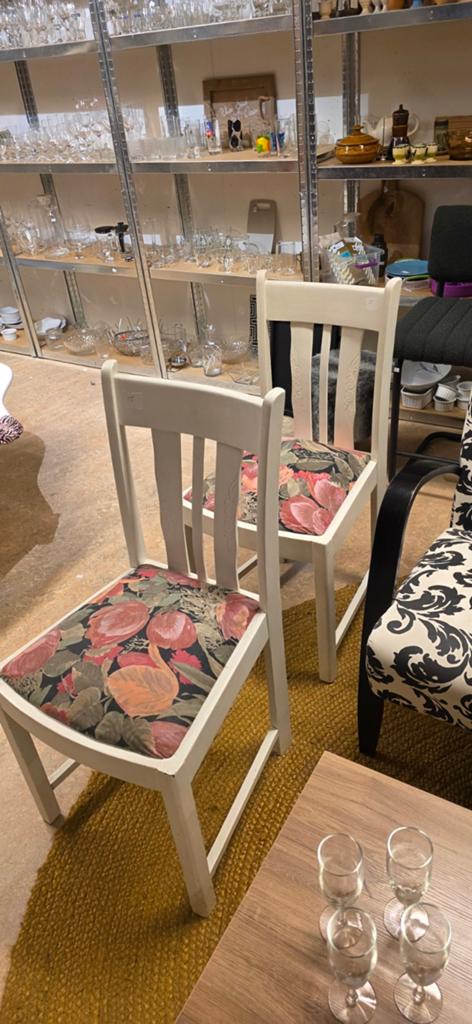Set van 2 stoelen met bloemenprint, Huis en Inrichting, Stoelen, Ophalen, Gebruikt, Twee, Wit