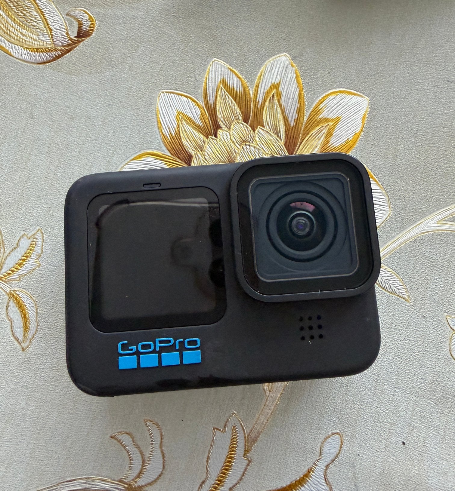 GoPro Hero 10 Black + 3 accu’s + accessoires, Ophalen of Verzenden, Zo goed als nieuw, GoPro
