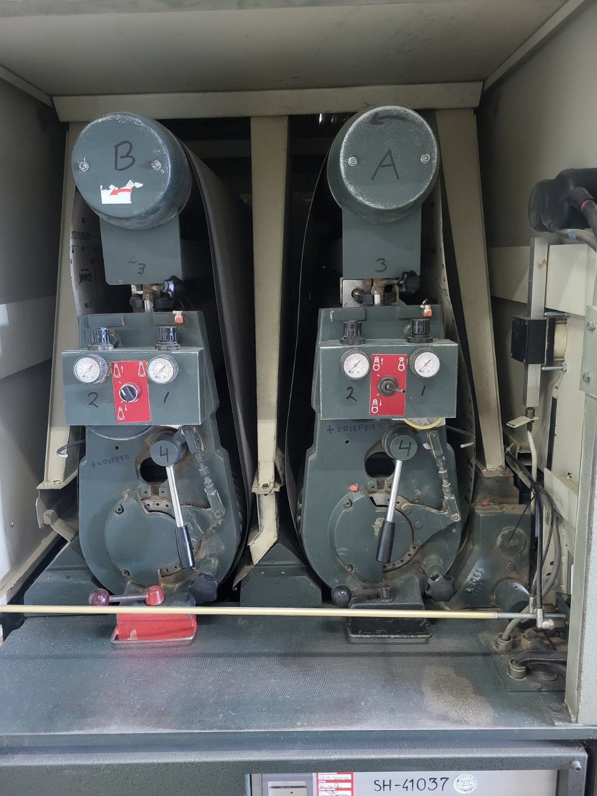 Foto 6 van breedbandschuurmachine 1300mm incl. 26 banden