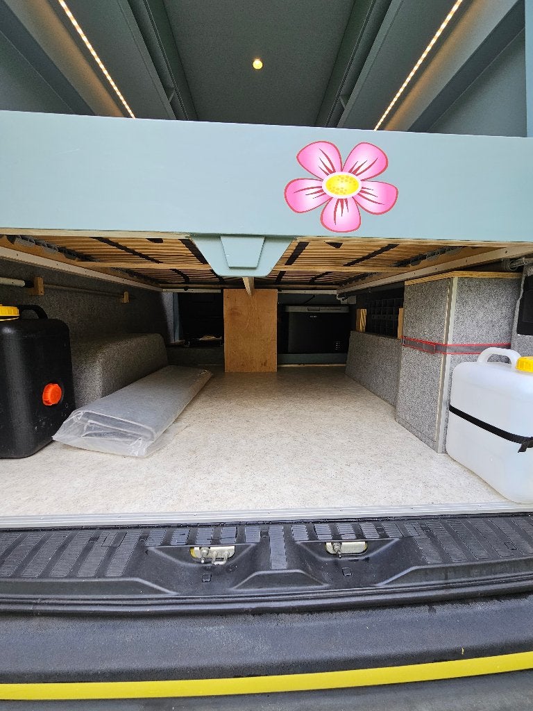 Foto 18 van Mercedes Benz Sprinter 319 V6 Camper / Kampeerauto
