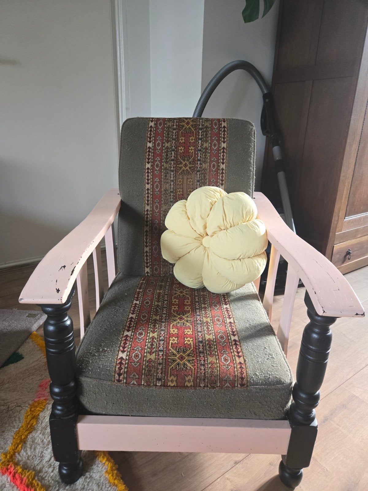 Vintage Rookstoel met Oosterse Stoffering, Ophalen, Hout, Gebruikt, Overige kleuren
