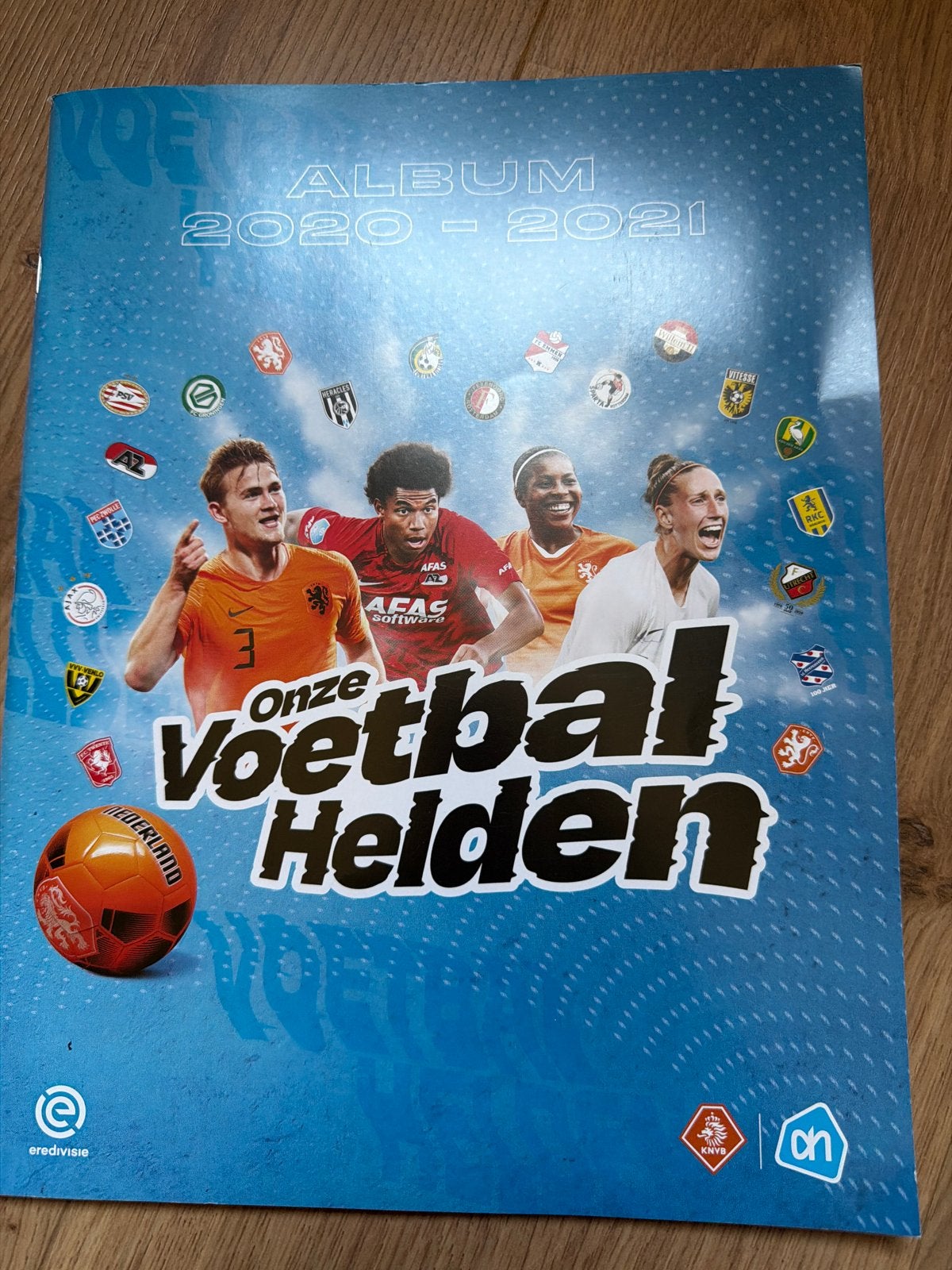Voetbal Helden Album 2020-2021 Eredivisie KNVB, Ophalen of Verzenden, Zo goed als nieuw, Overige binnenlandse clubs, Boek of Tijdschrift