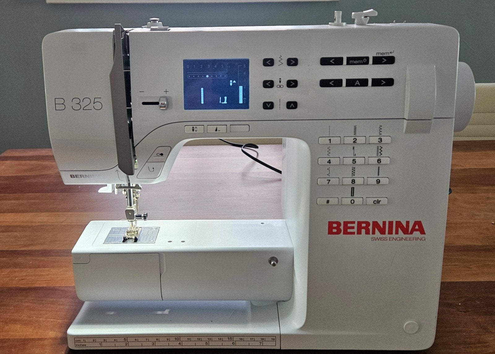 Bernina B 325 Naaimachine - Zo goed als nieuw, Ophalen, Zo goed als nieuw, Naaimachine, Bernina