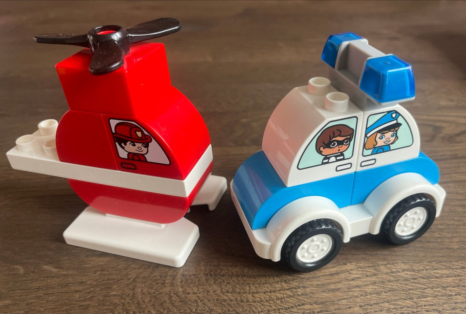 LEGO DUPLO Brandweerhelikopter en politieauto 10957, Ophalen of Verzenden, Zo goed als nieuw