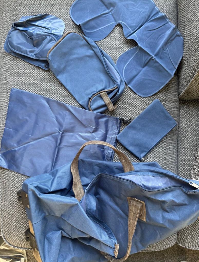 Reistas met toilettas, hoofdkussen enz, Ophalen, 40 tot 60 cm, 30 cm of meer, Blauw