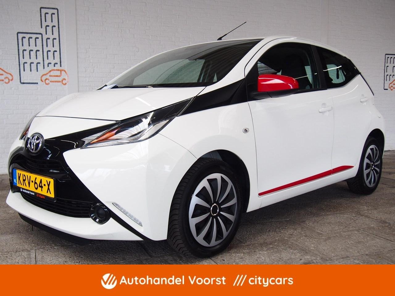 Toyota Aygo 1.0 VVT-i x-play (APK:Nieuw) Incl.Garantie, Voorwielaandrijving, Stof, Gebruikt, Met garantie (alle)