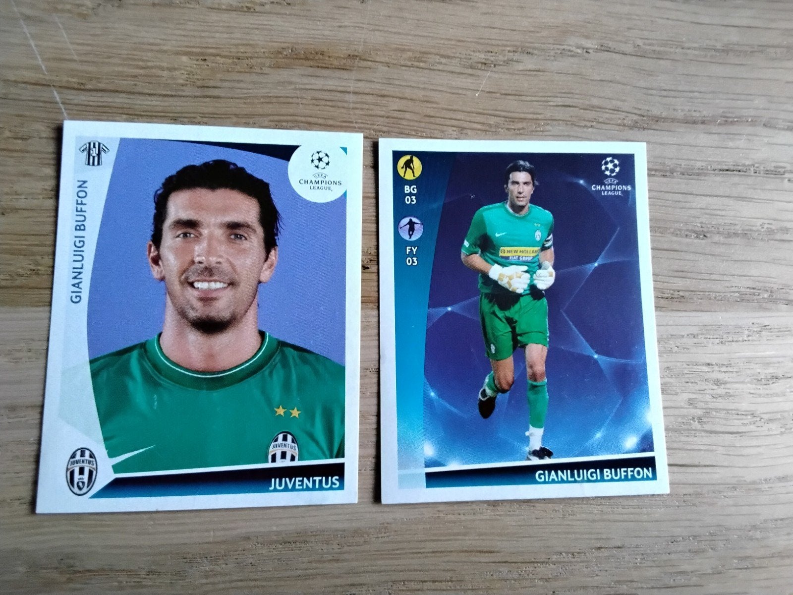 2 Panini Champions League 2009/10 stickers Gianluigi Buffon, Ophalen of Verzenden, Zo goed als nieuw, Buitenlandse clubs, Poster, Plaatje of Sticker