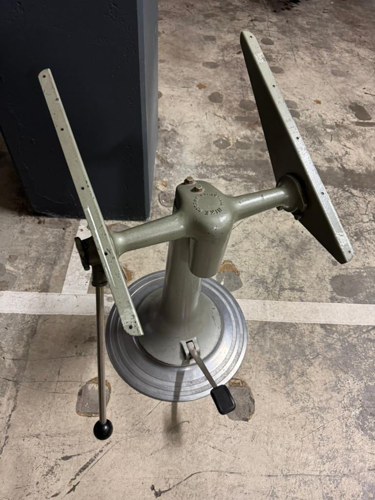 Lage Model Nike Eskiltuna Hydraulische voet!! Zeldzaam, Ophalen