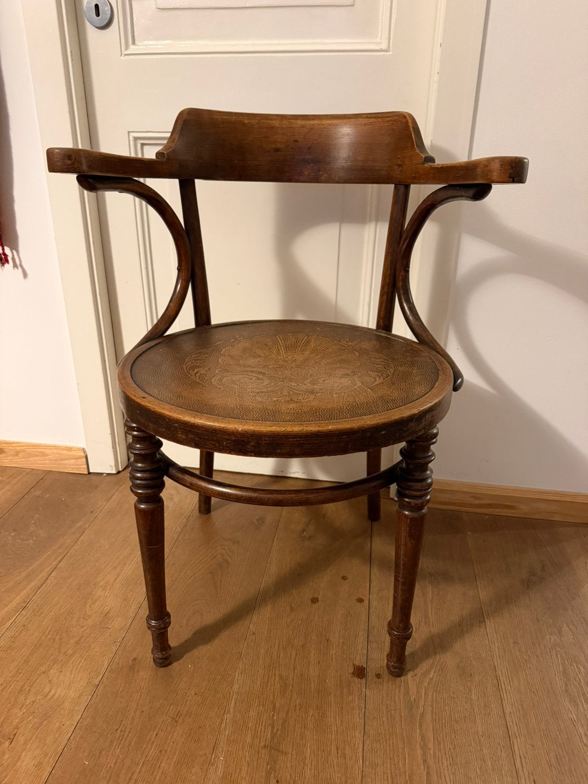Antieke Gebogen Houten Armstoel (Thonet / Fischel Stijl), Ophalen