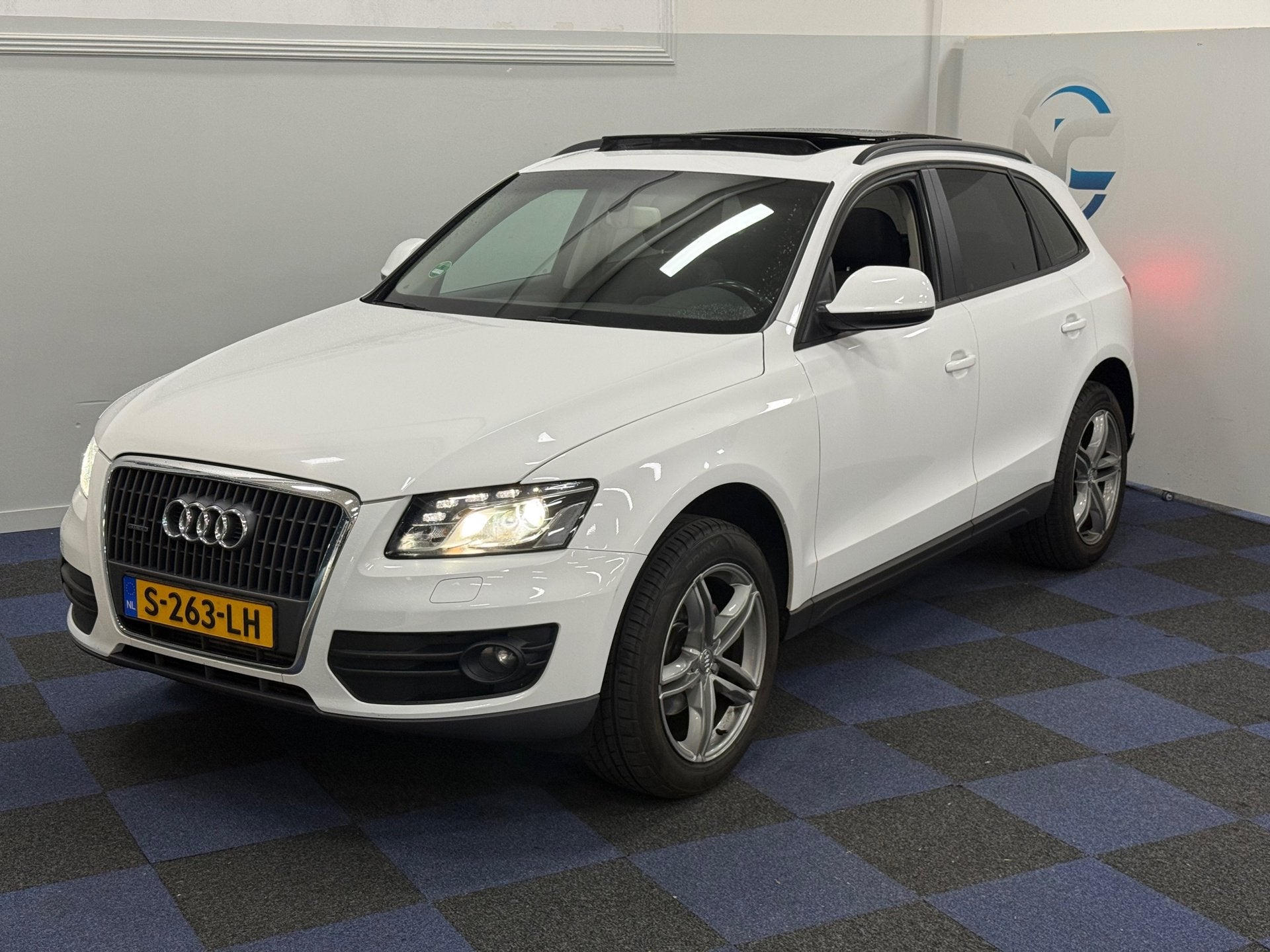 Audi Q5 2.0 TFSI quattro Pro Line / SCHUIFKANTELDAK / NETTE, Auto's, Euro 5, Gebruikt, 4 cilinders, Wit