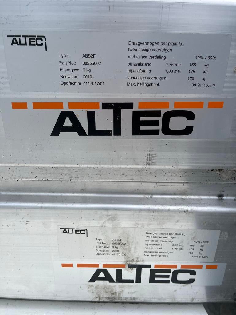 Altec rijplaten 2,5 m x 23 cm - ABS2F (2 stuks), Doe-het-zelf en Verbouw, Ladders en Trappen, Ophalen, Gebruikt