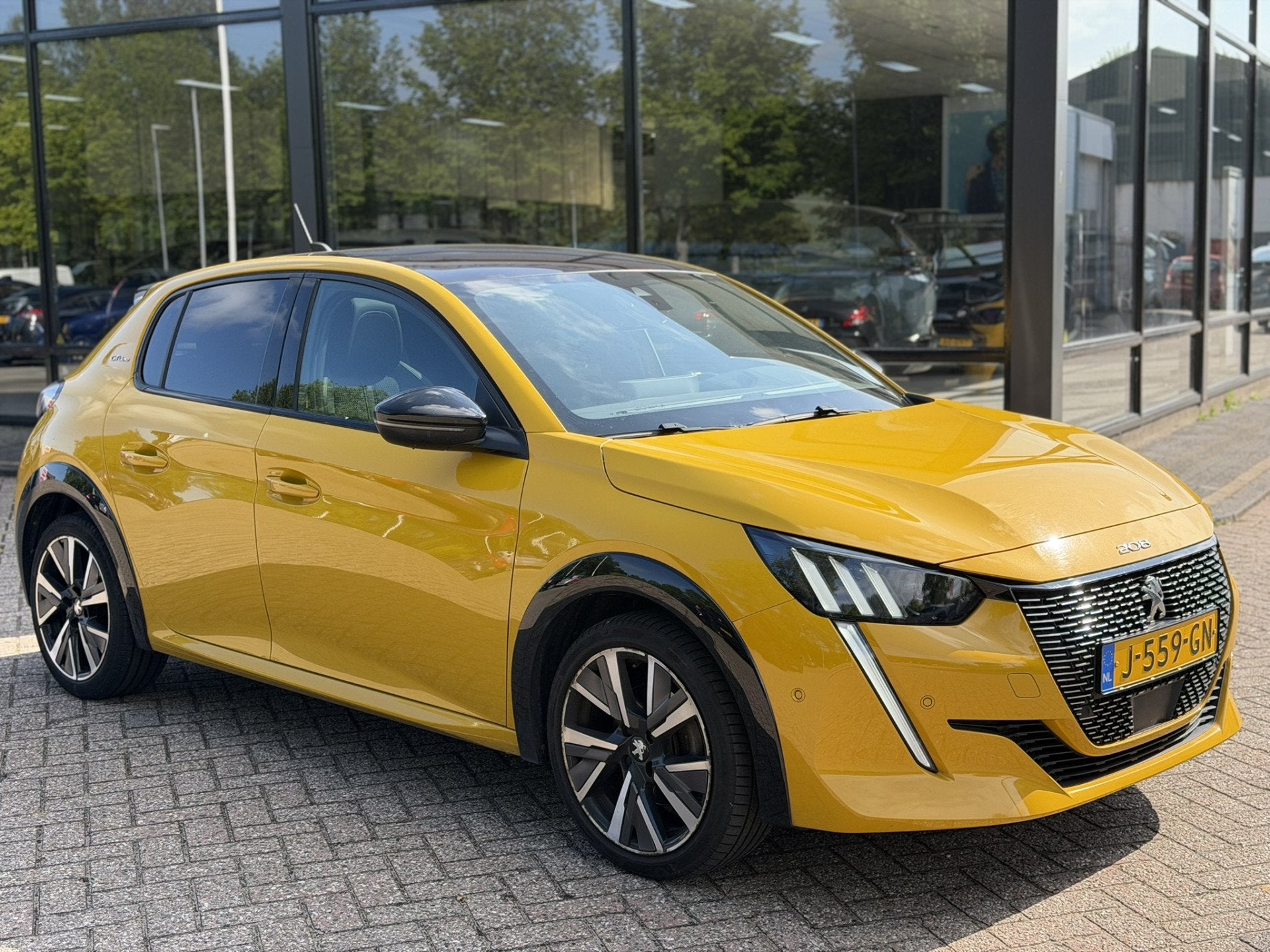 Peugeot 208 100pk GT-Line Camera|GT Line|Glazendak, Voorwielaandrijving, 101 pk, Gebruikt, 49 €/maand