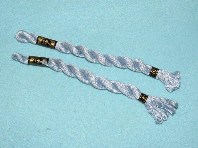 2x DMC coton perlé 5 kleur 800 delfts blauw 25 meter NIEUW, Ophalen of Verzenden, Nieuw, Handborduren, Borduurgaren of Zijde