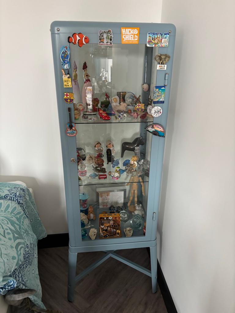 IKEA FABRIKÖR Vitrinekast - Lichtblauw (57x150 cm), Ophalen, 50 tot 100 cm, Zo goed als nieuw, Metaal