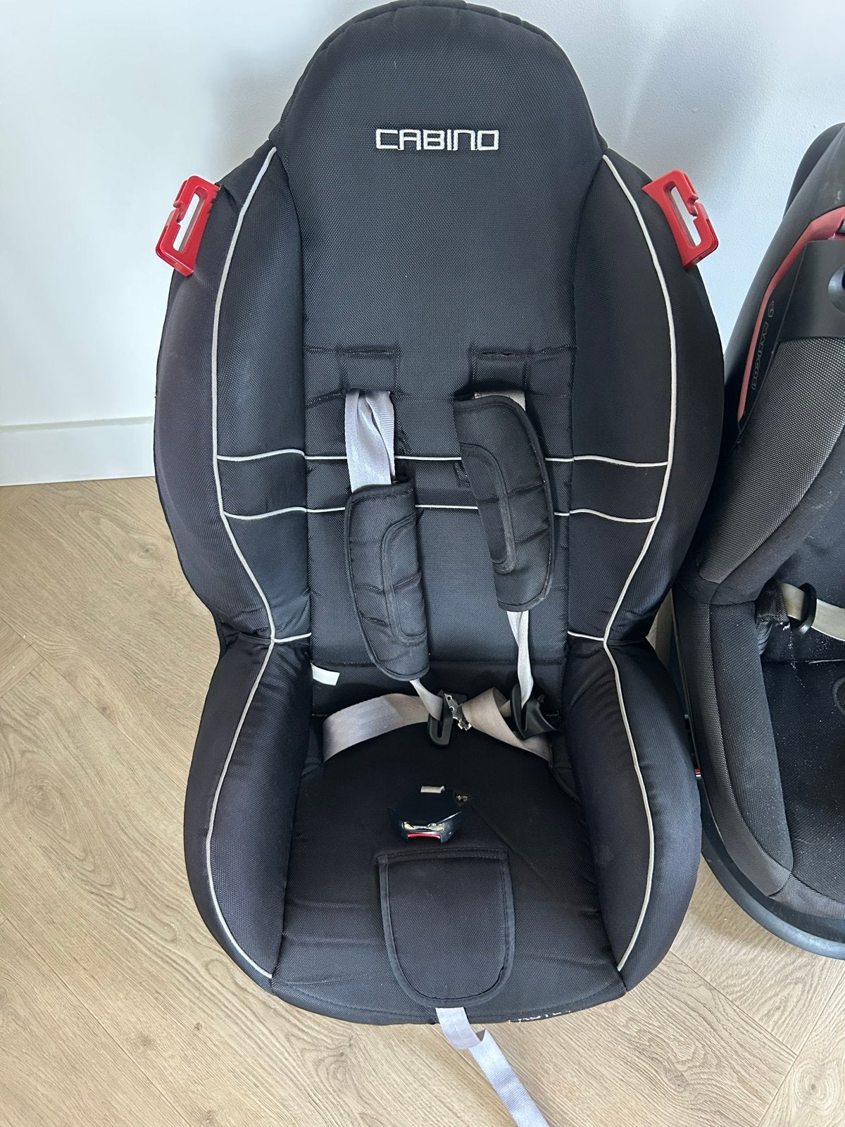 Twee kinderstoeltjes voor in de auto (Maxi-Cosi & Cabino), Kinderen en Baby's, Autostoeltjes, Ophalen, 0 t/m 18 kg, Verstelbare rugleuning