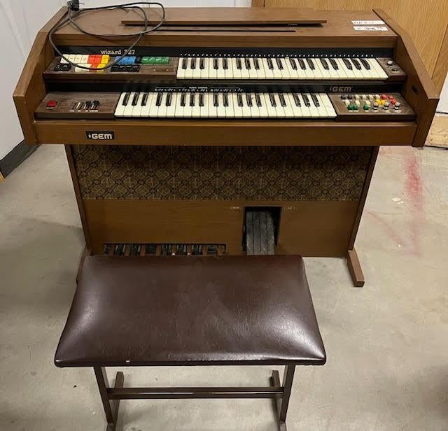 GEM Wizard 327 elektronisch orgel met bank en pedaalbord, Muziek en Instrumenten, Orgels, Ophalen, Gebruikt, 2 klavieren, Orgel