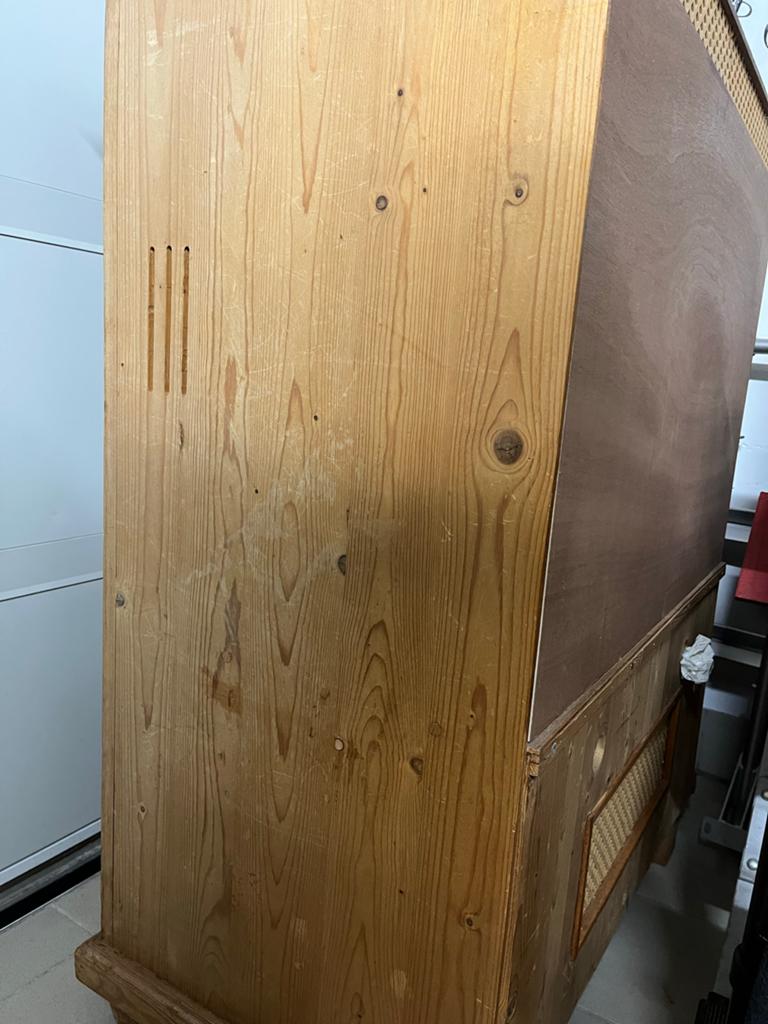 Grenen kast met lade, Ophalen