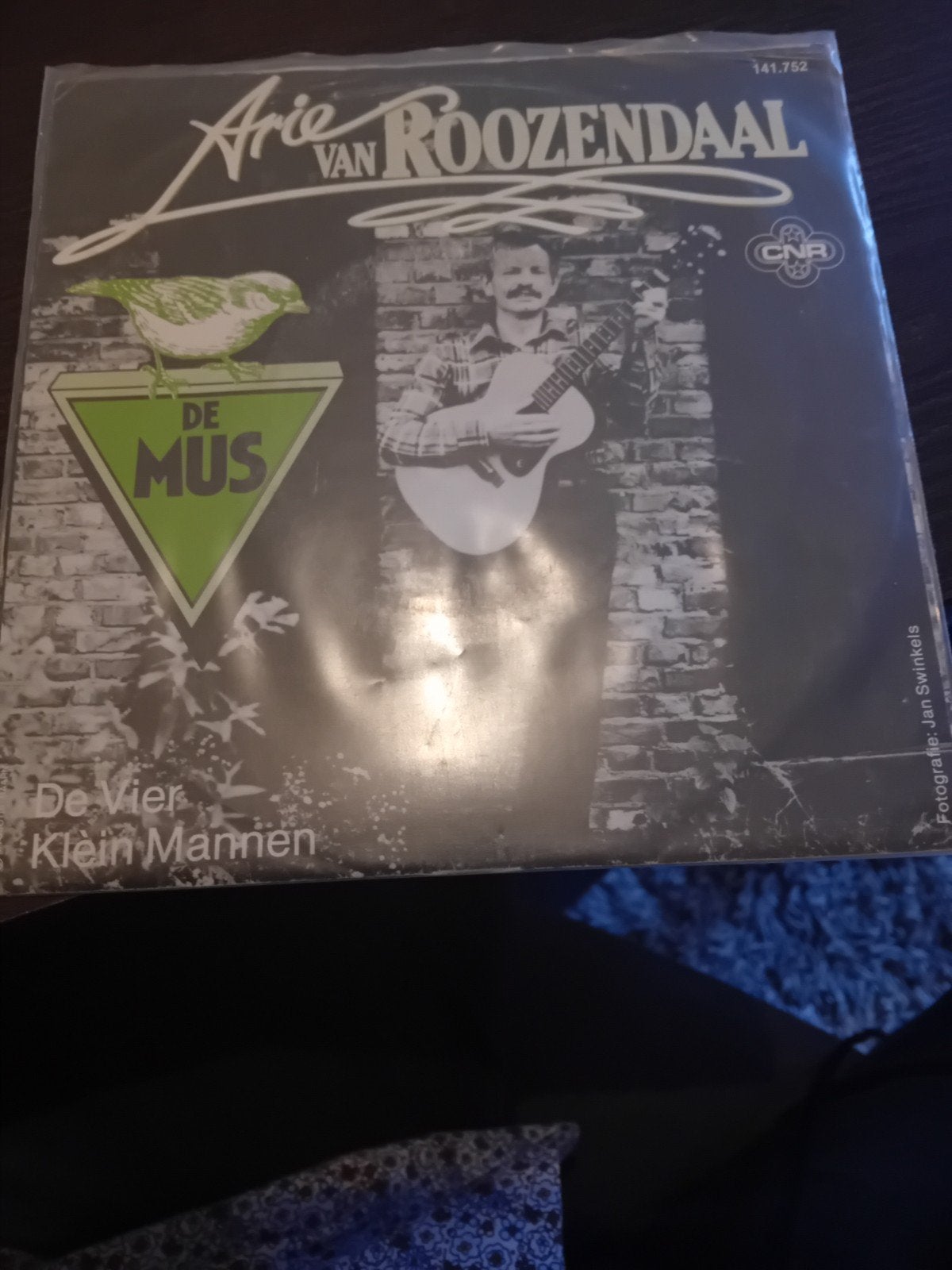 zeldzame single arie van Roozendaal - De Mus / De Vier Klein, Cd's en Dvd's, Originele persing, 7 inch, Ophalen of Verzenden, Zo goed als nieuw