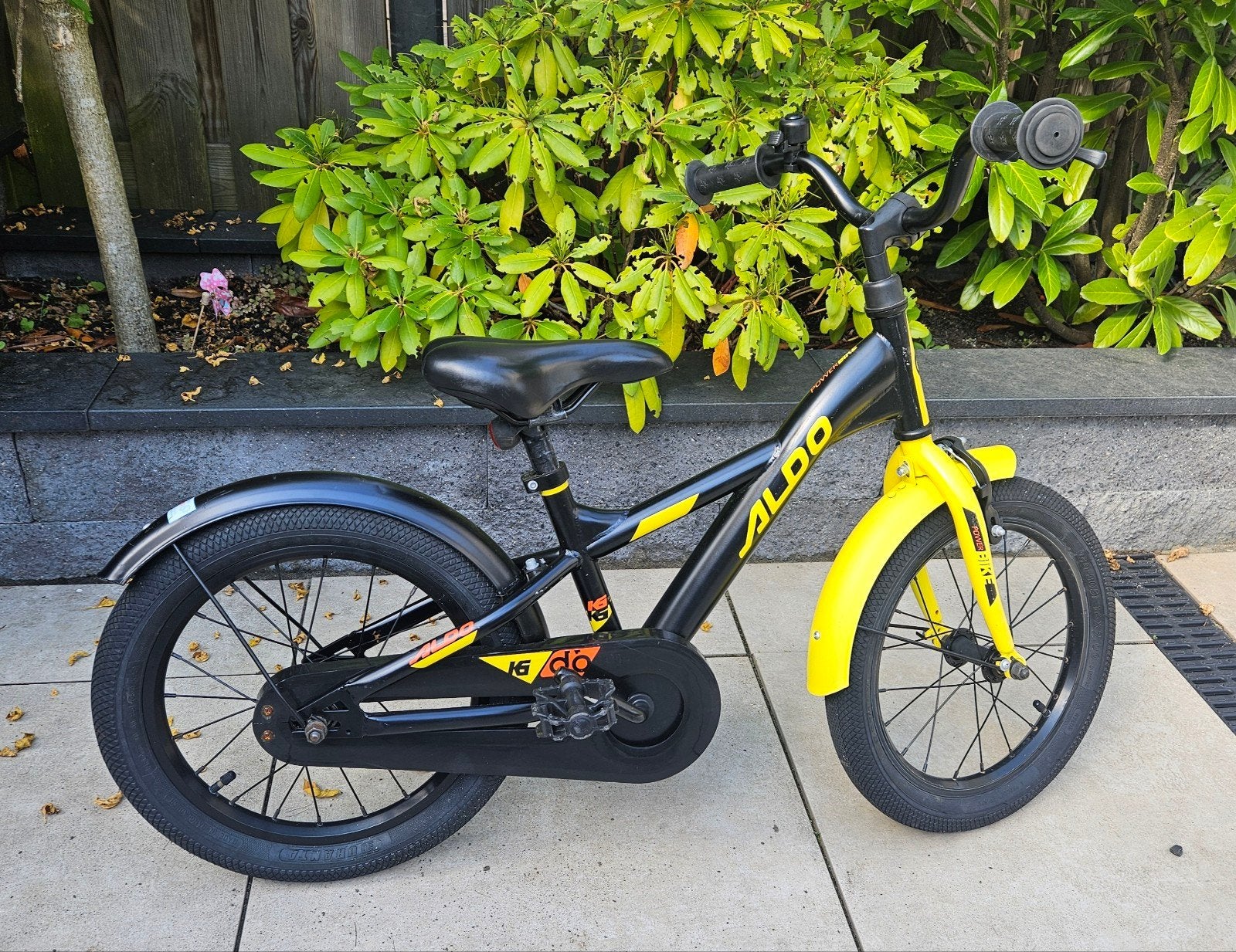 Aldo Powerbike kinderfiets 16 inch - Zwart/Geel, Fietsen en Brommers, Ophalen, Terugtraprem, ALDO, 16 tot 20 inch