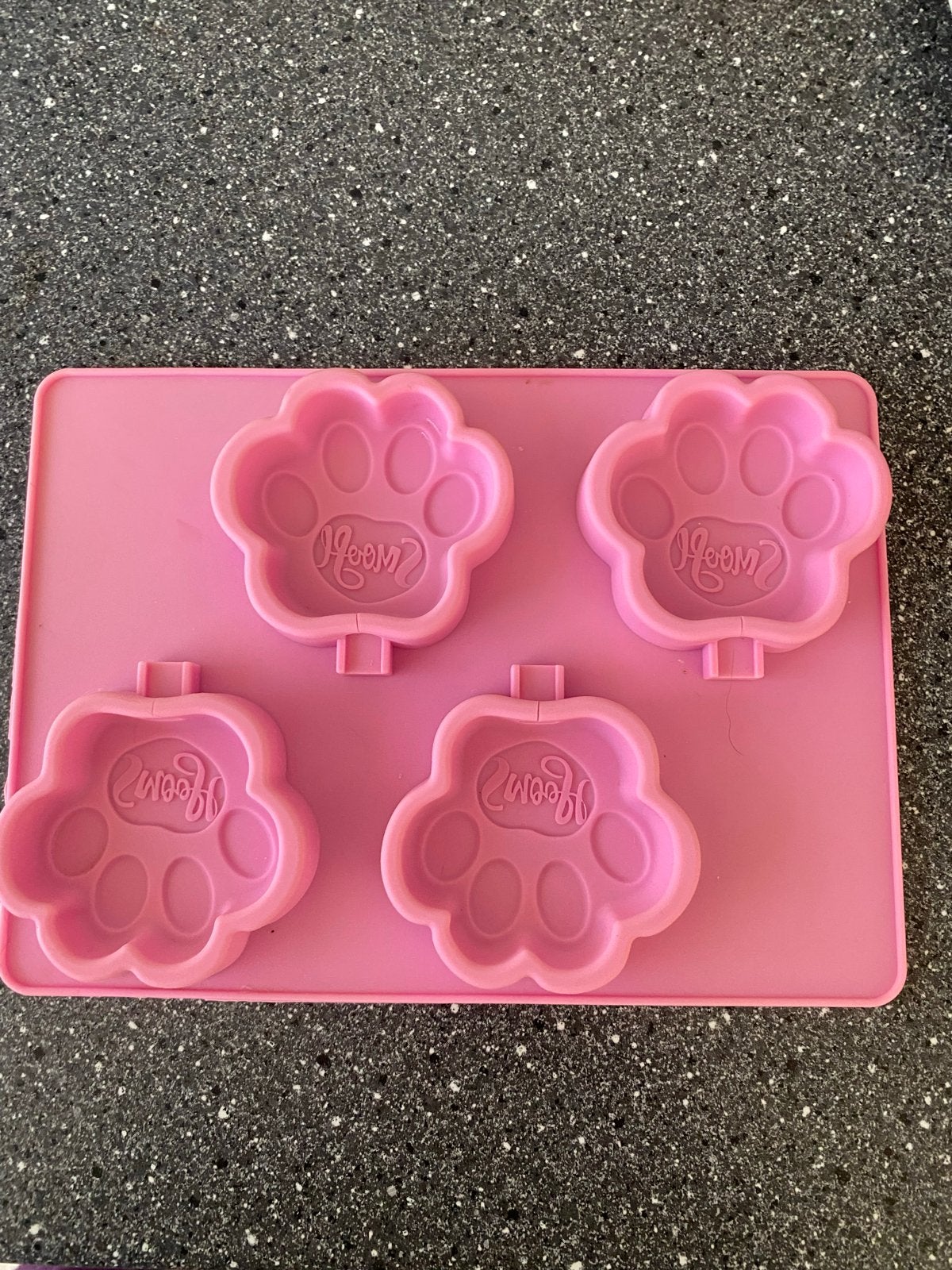 Roze siliconen hondenpootjes voor ijs, Ophalen of Verzenden, Zo goed als nieuw