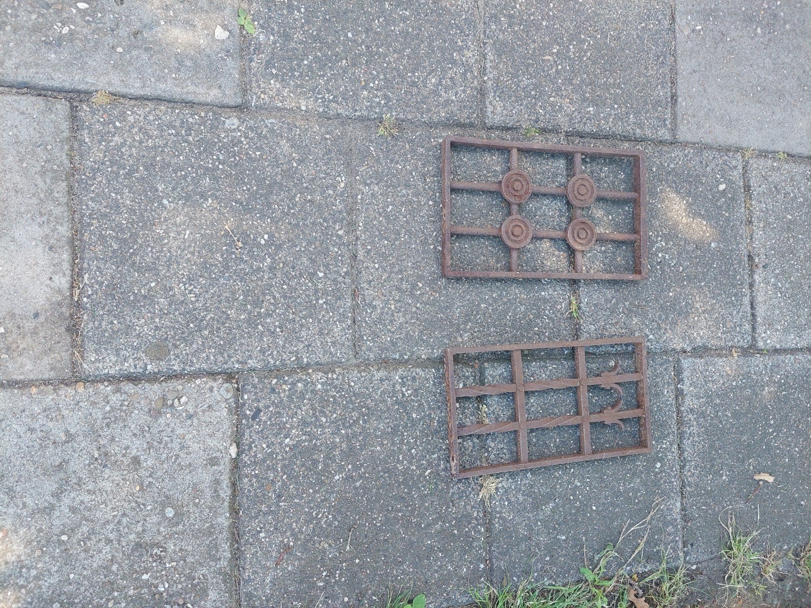 Oude gietijzeren roosters (2 stuks), Antiek en Kunst, Ophalen