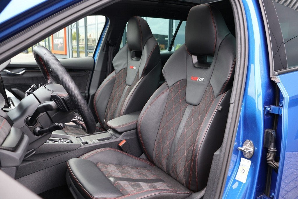 Skoda OCTAVIA Combi 1.4 TSI RS iV 245pk/ Sportstoelen elektr, Automaat, Gebruikt, Met garantie (alle), Blauw