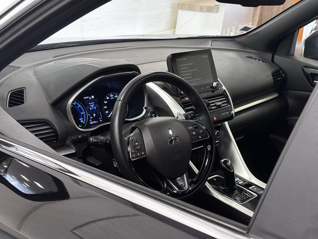 Mitsubishi Eclipse Cross 2.4 PHEV Instyle | Leder | Panorama, Auto's, Mitsubishi, Automaat, 188 pk, 14 kWh, 4 cilinders