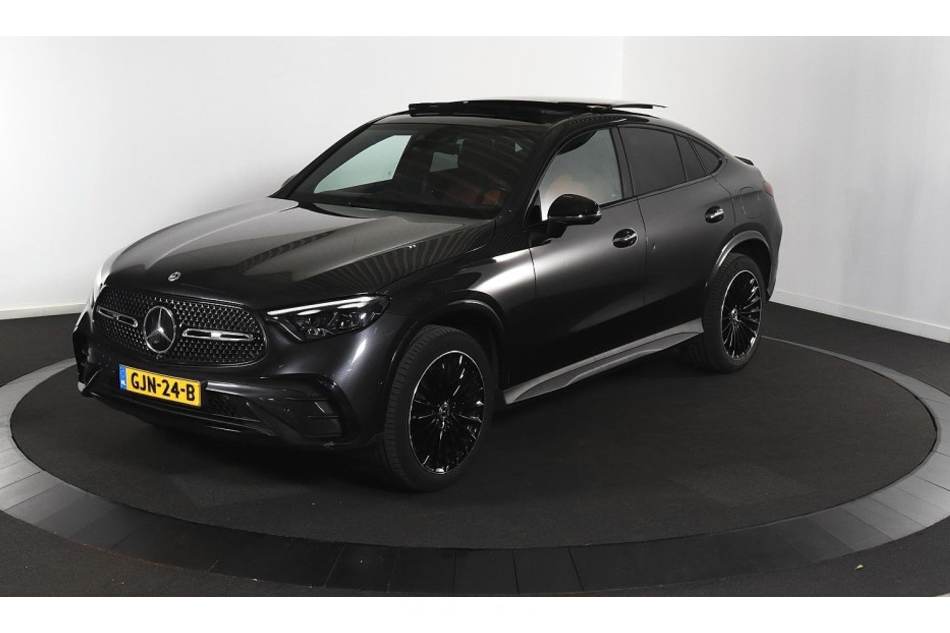 Mercedes-Benz GLC 300 e 4MATIC AMG Line (bj 2024, automaat), Auto's, Automaat, 2240 kg, Gebruikt, 4 cilinders