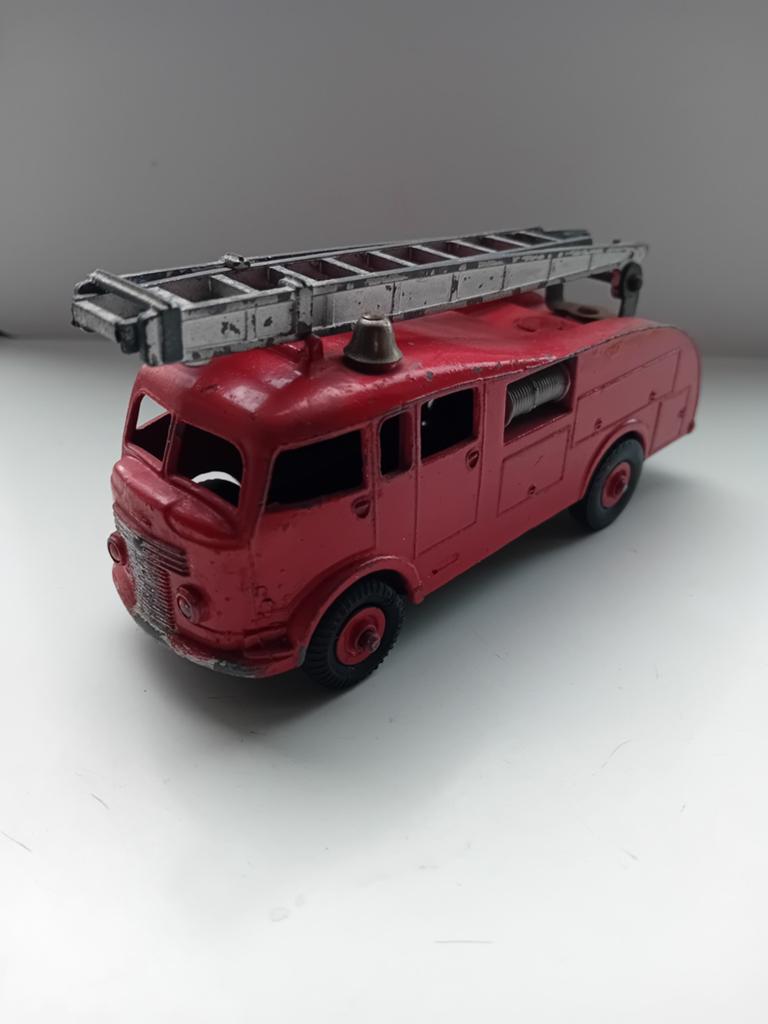 Dinky toys Commer Fire Engine., Ophalen of Verzenden, Gebruikt, Auto, Dinky Toys