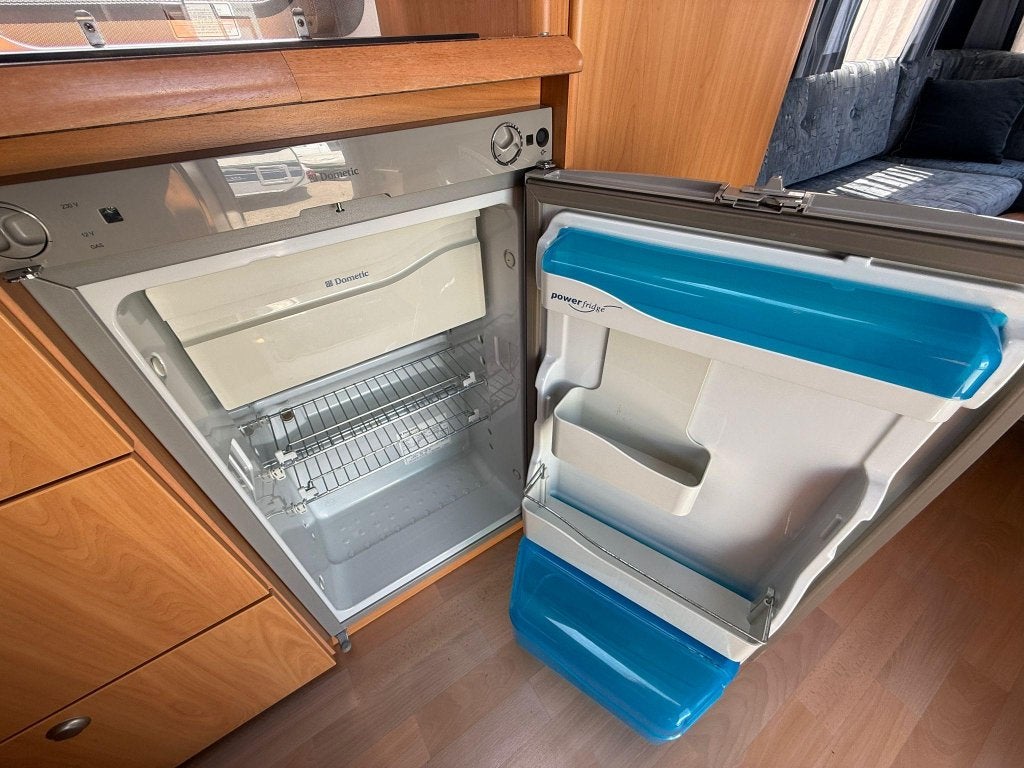 Chateau Calista 400 Eindkeuken, Voortent, Caravans en Kamperen, Caravans, Overige typen, Tot en met 2, Bedrijf, Ringverwarming