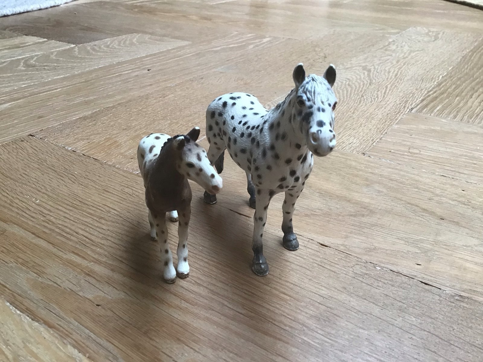 Schleich paarden: gevlekte merrie en veulen, Ophalen, Zo goed als nieuw, Jongen of Meisje