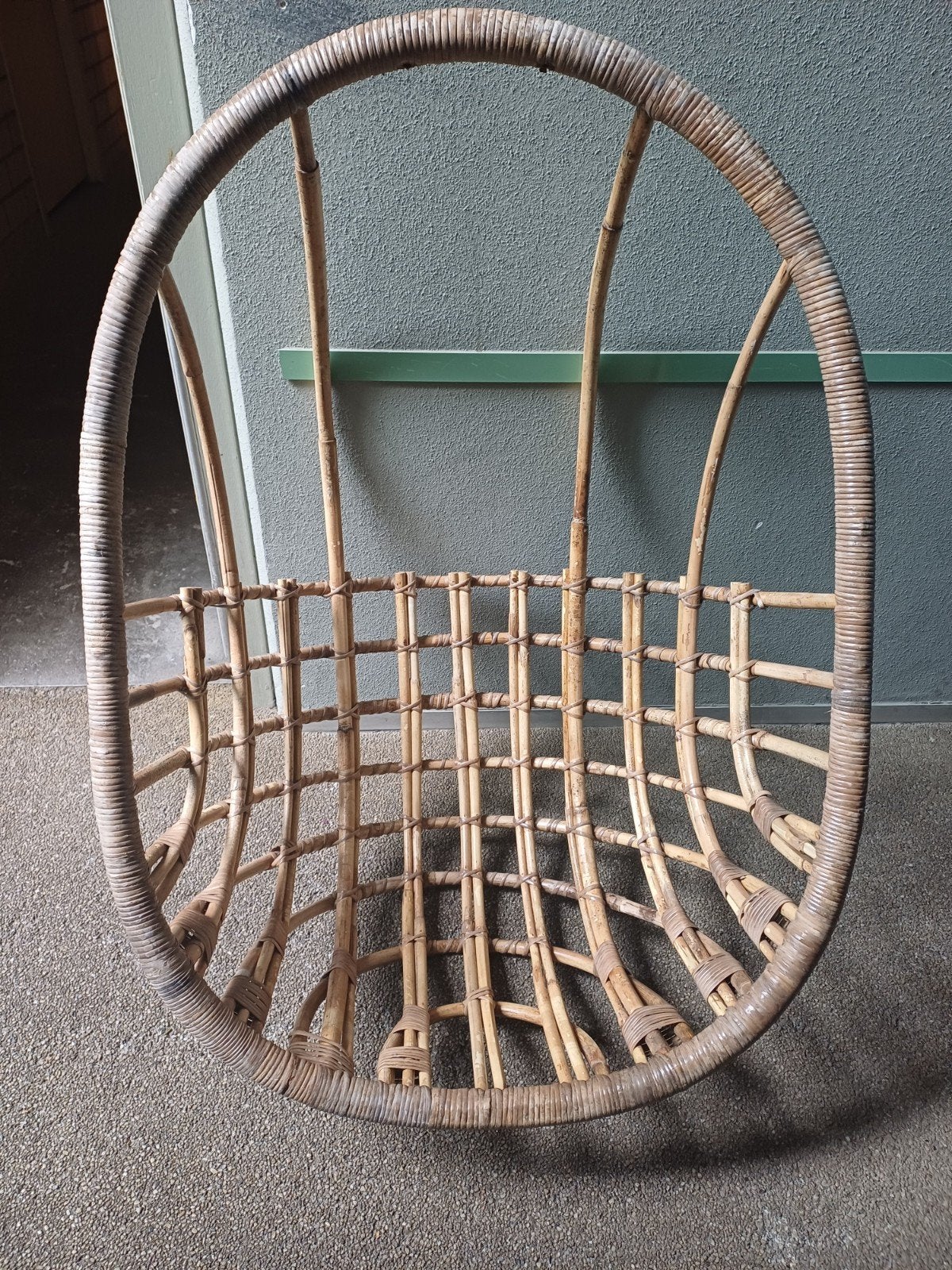 Rotan hangstoel zonder ketting, Ophalen