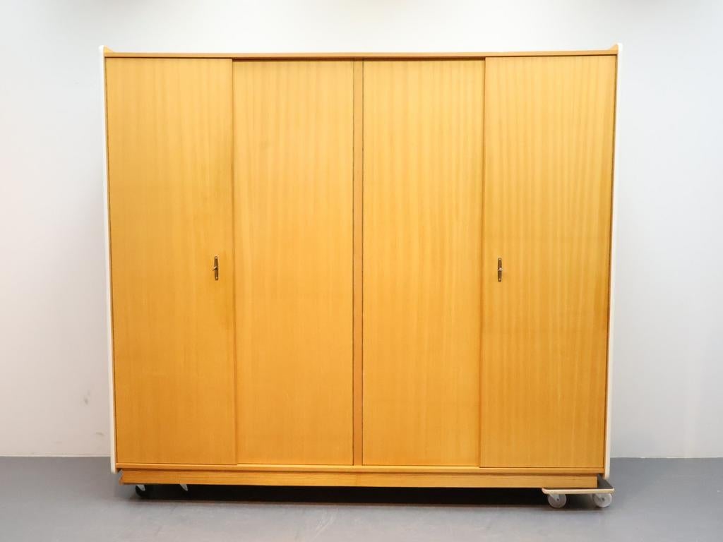 Vintage Kledingkast | 4 deurs | Jaren '60, Ophalen, Gebruikt, Met plank(en), 150 tot 200 cm