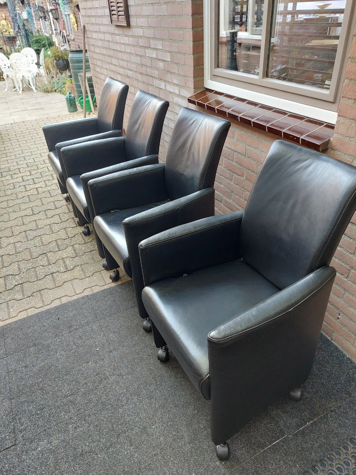 eetkamer stoelen HVS 4 stuks  leer  echt leer voor 70 euro, Huis en Inrichting, Ophalen, Zwart, Zo goed als nieuw, Vier