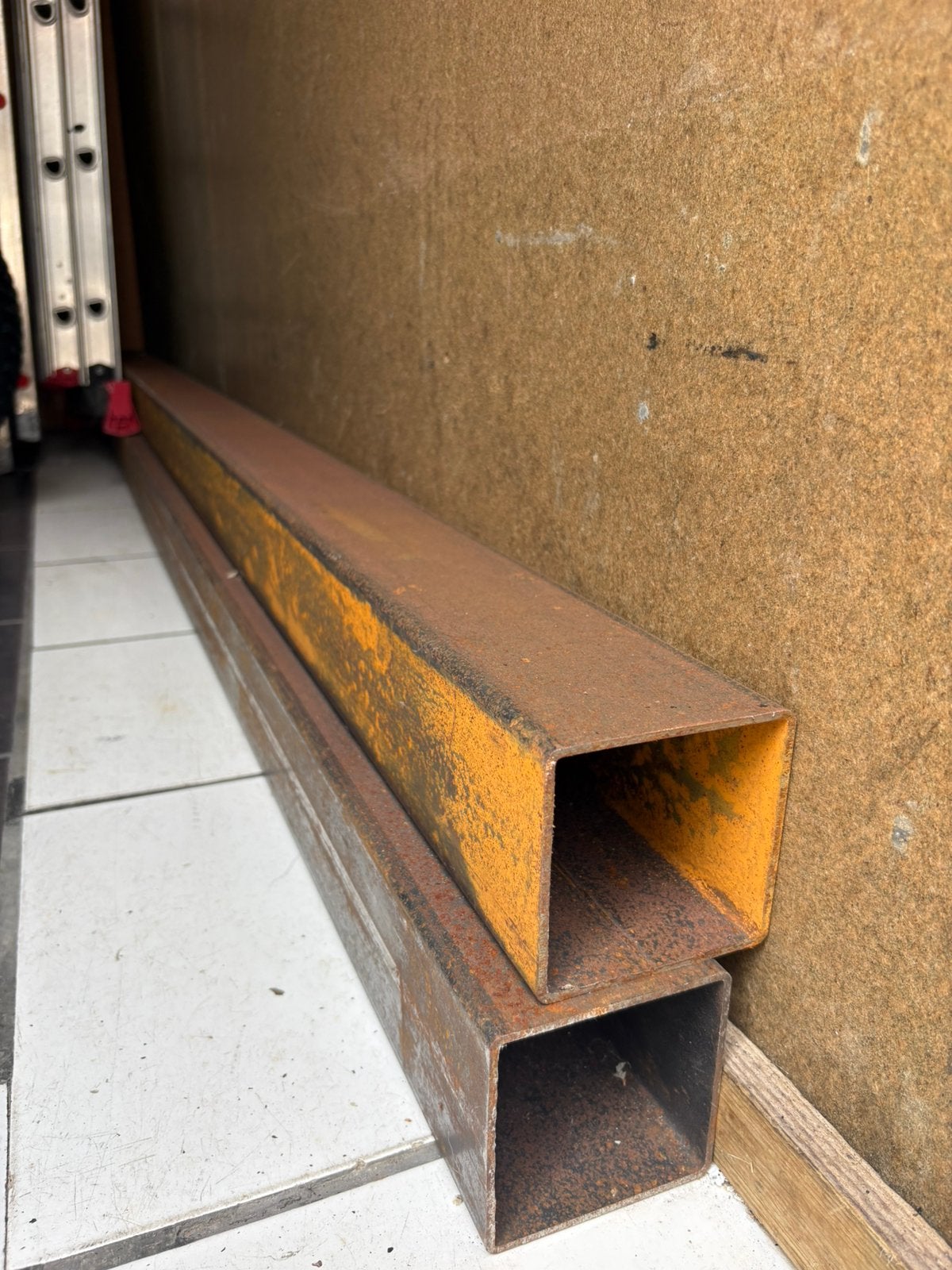 2 stalen kokers 240 cm – 90x90x3 mm, Doe-het-zelf en Verbouw, Metalen, Ophalen, Gebruikt, IJzer