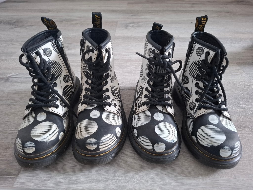 Dr. Martens leren meisjeslaarzen maat 29 en 30, Kinderen en Baby's, Kinderkleding | Schoenen en Sokken, Ophalen, Gebruikt, Meisje