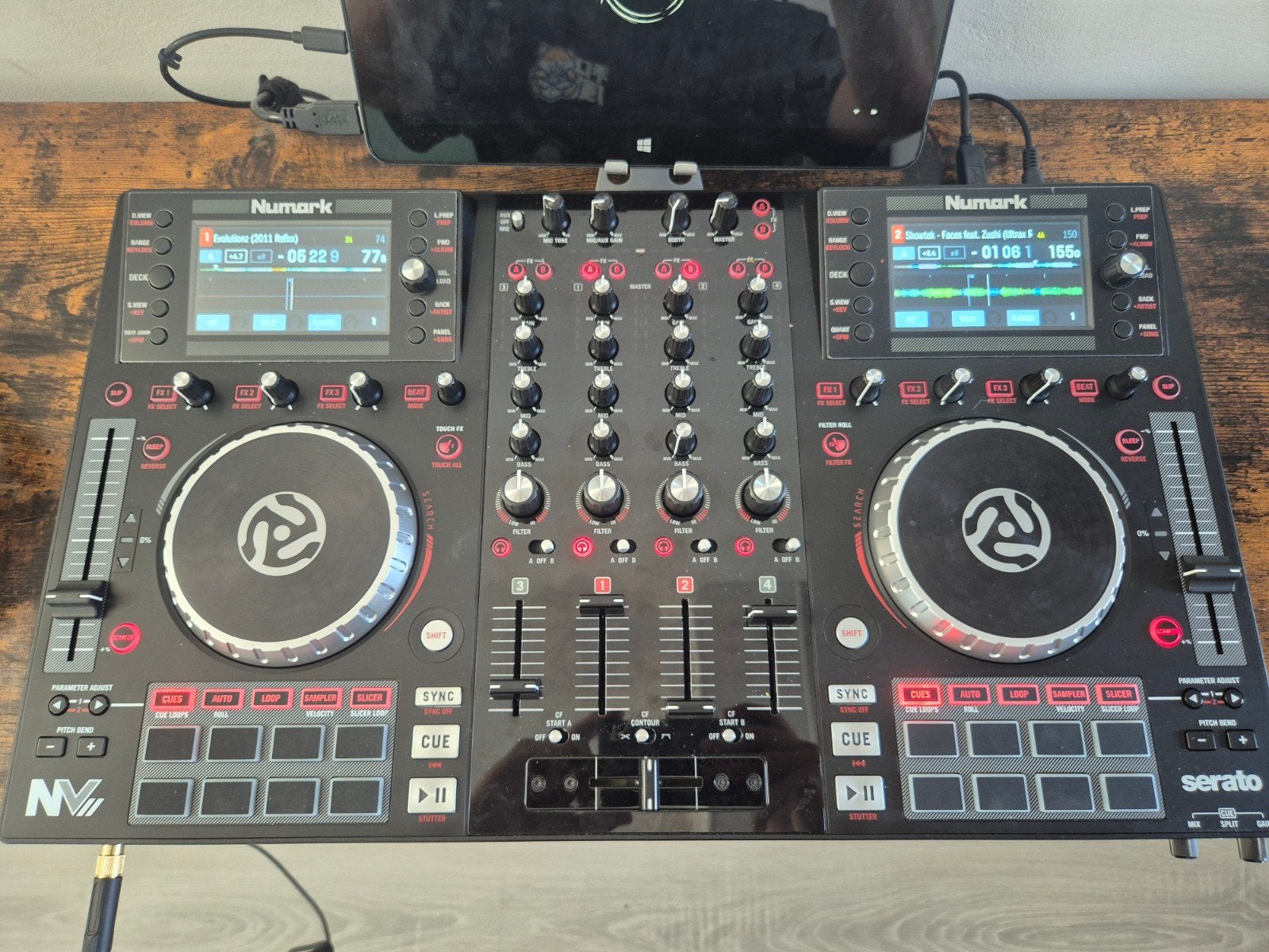 Numark NV2 DJ draaitafel + stofkap, Muziek en Instrumenten, Dj-sets en Draaitafels, Ophalen, Zo goed als nieuw, Numark