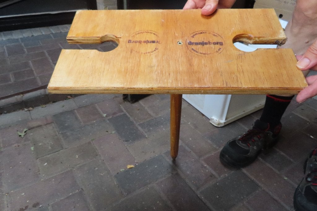 picknick tafeltje wijntafeltje vr 2 glazen pin in grond HOUT, Ophalen of Verzenden, Zo goed als nieuw
