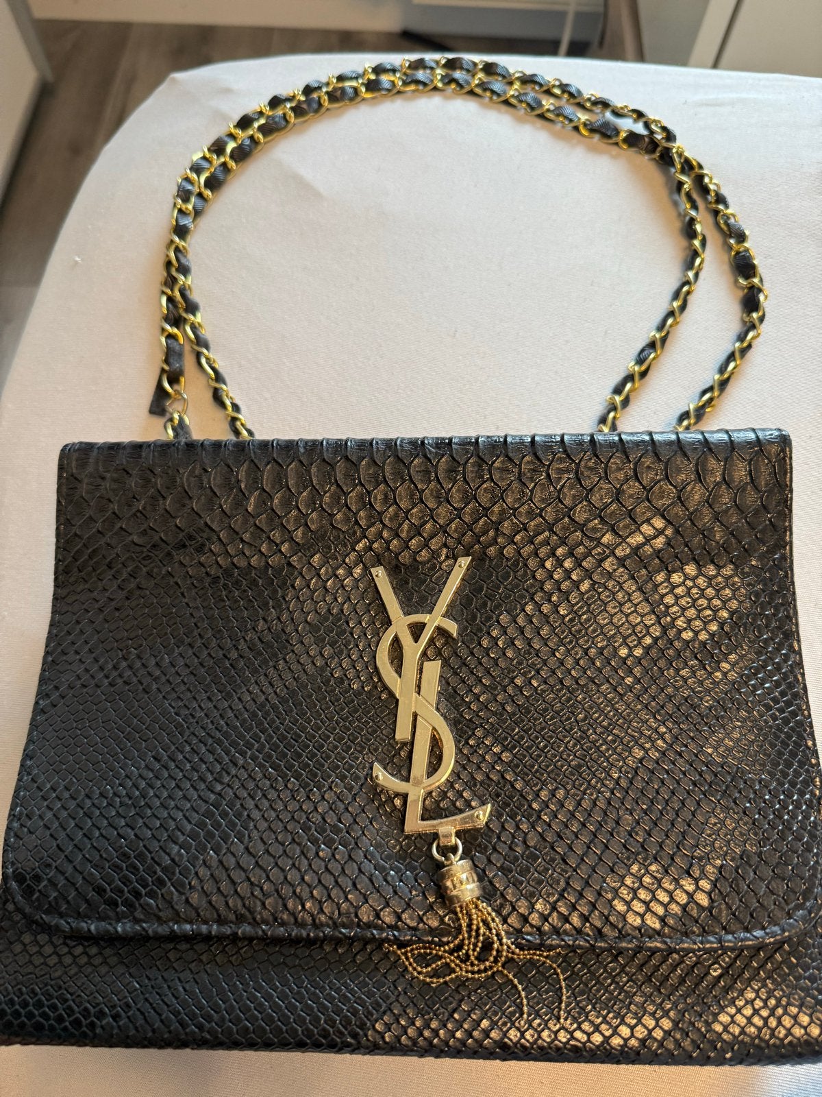 Saint Laurent schoudertas met YSL-logo en kettingband, Sieraden, Tassen en Uiterlijk, Tassen | Damestassen, Ophalen, Gebruikt