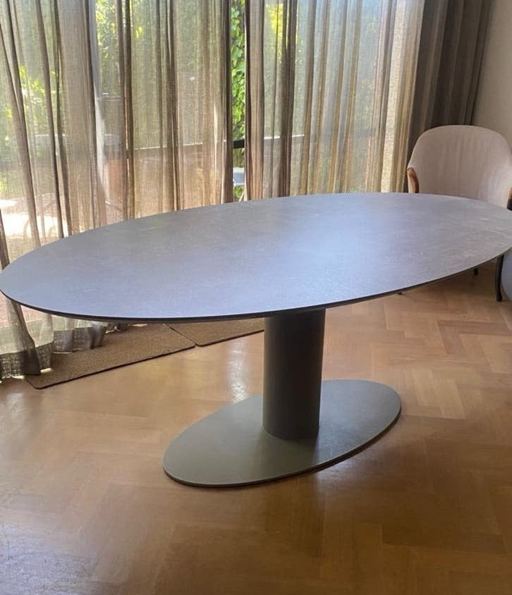 Design Metaform orfis keramieke ovalen eettafel EUR 1250, Huis en Inrichting, Ophalen, Zo goed als nieuw, Ovaal, 200 cm of meer