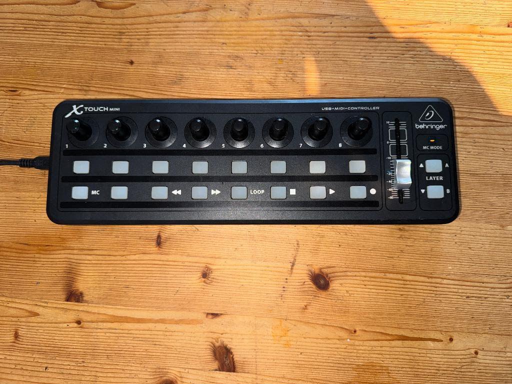 Behringer X-Touch Mini  Compacte USB MIDI-controller, Verzenden, Gebruikt