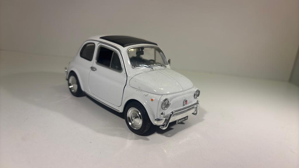 Fiat nuova 500 welly 1.24, Hobby en Vrije tijd, Modelauto's | 1:24, Ophalen of Verzenden, Welly, A, A