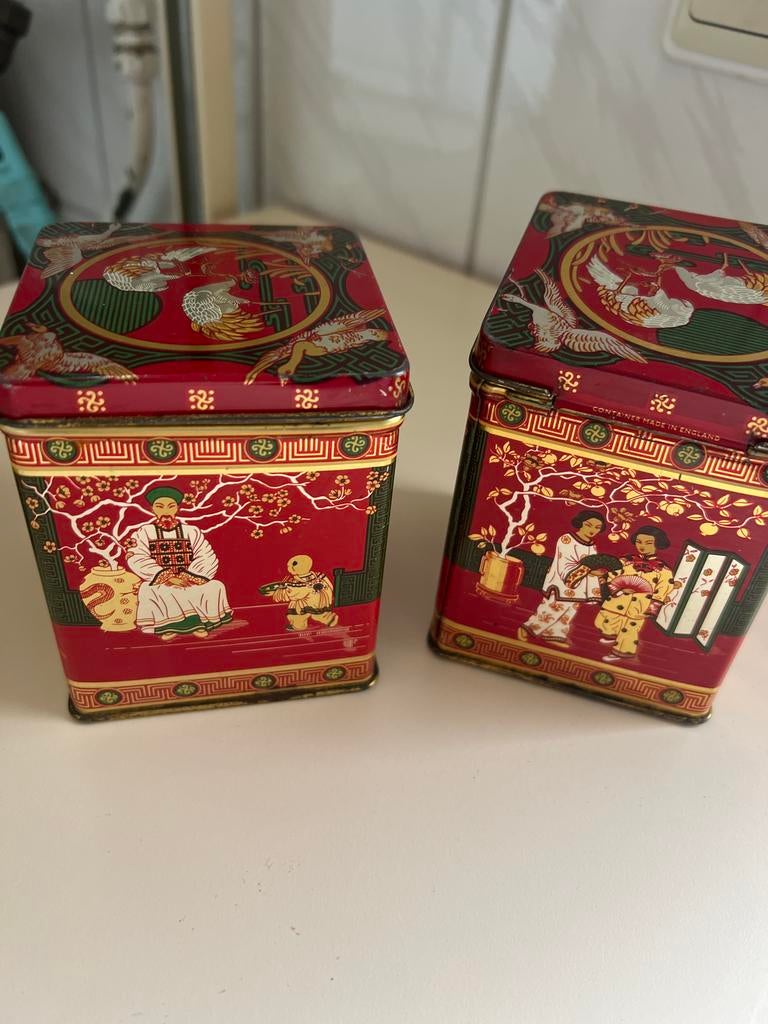 Set van 2 Vintage Chinese Theeblikken - Rood met Gouden Deta, Verzamelen, Blikken, Ophalen of Verzenden, Zo goed als nieuw, Thee
