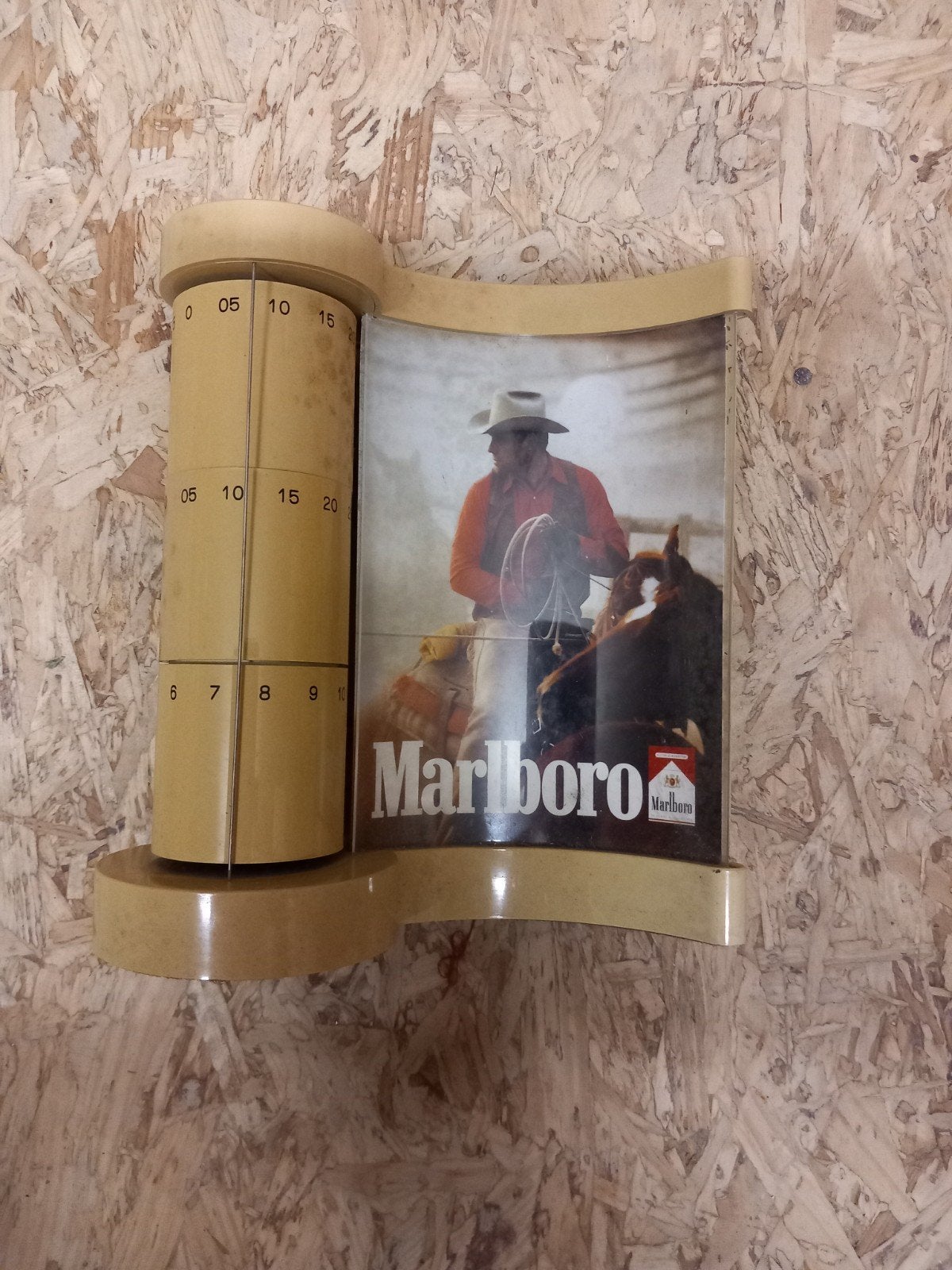 Vintage Marlboro Kalenderklok - Uniek verzamelobject, Gebruikt, Vintage, Ophalen of Verzenden, Beige