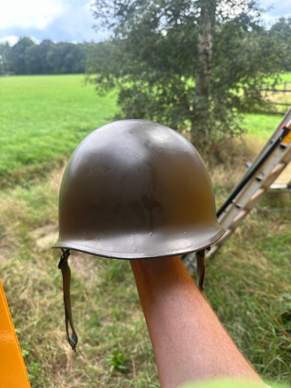 Originele Nederlandse M53 legerhelm – 637 ICW stempel, Ophalen of Verzenden, Landmacht, Overige gebieden, Helm of Baret