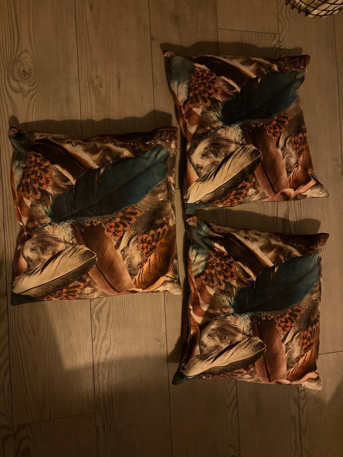 Set vann3 fluwelen sierkussens met verenprint (bruin/blauw), Vierkant, Ophalen of Verzenden, Zo goed als nieuw, Sierkussen