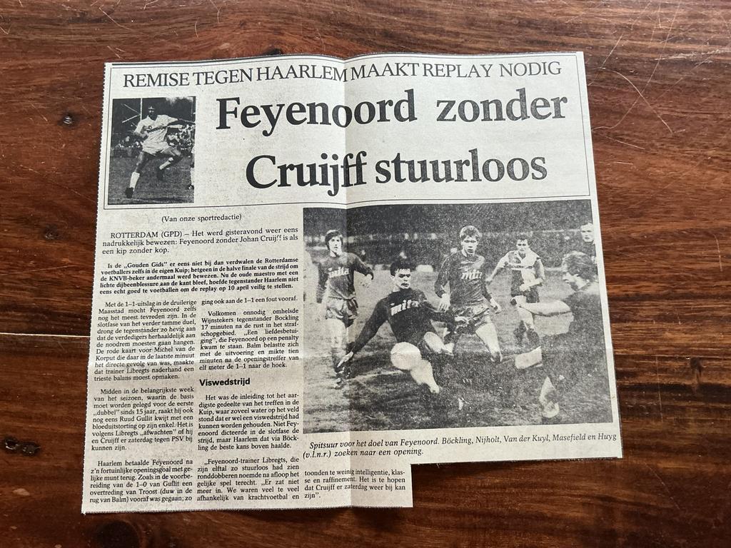 Voetbal krantenartikel Feyenoord Haarlem 1984 Cruijff, Ophalen of Verzenden, Knipsel(s)