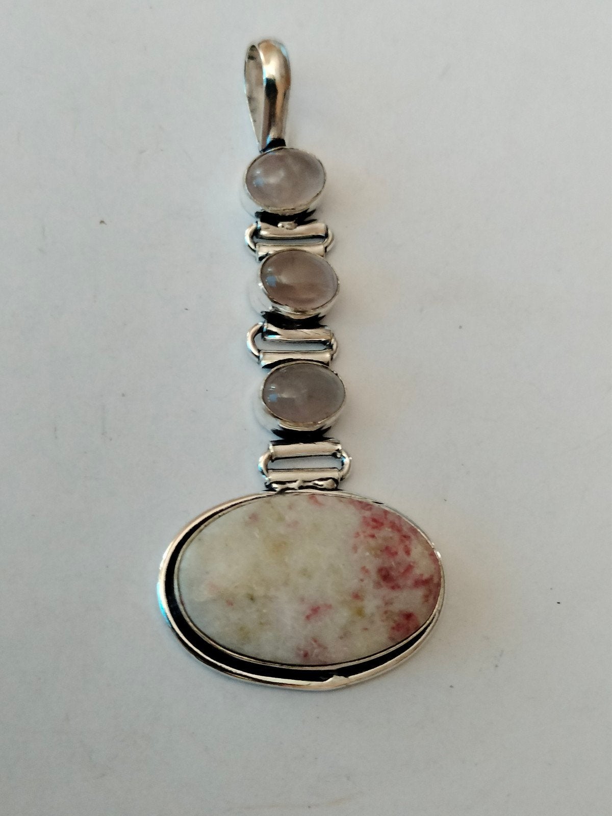 Zilveren grote hanger met cinnebar en roze quartz, Overige voorstellingen, Verzenden, Nieuw, Roze