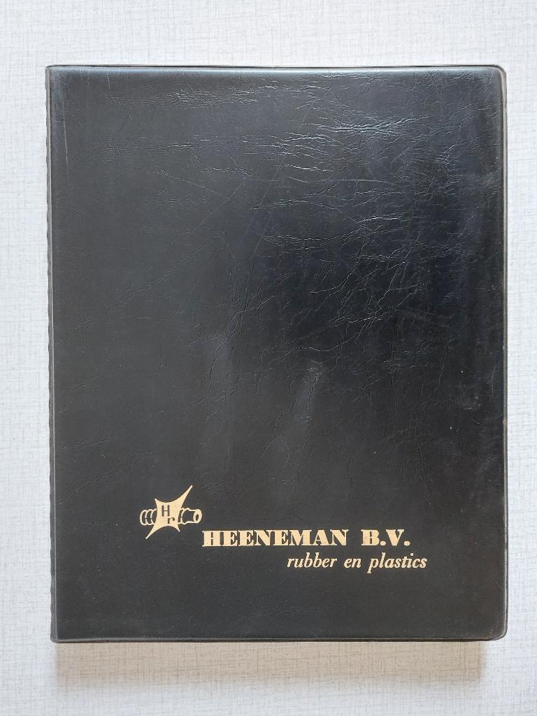 Oude HEENEMAN B.V. Rubber en Plastics Catalogus - 1977, Boeken, Catalogussen en Folders, Ophalen of Verzenden, Gelezen, Catalogus