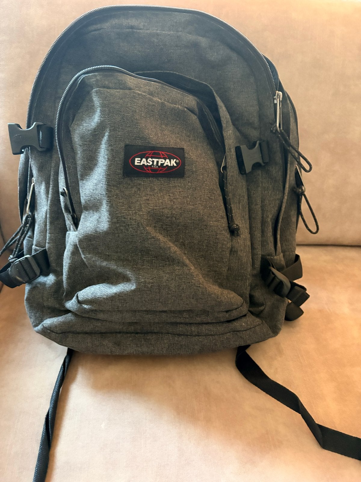 Eastpak rugzak grijs - Ruime en stevige rugtas, 25 tot 40 cm, Zo goed als nieuw, Eastpak, Ophalen